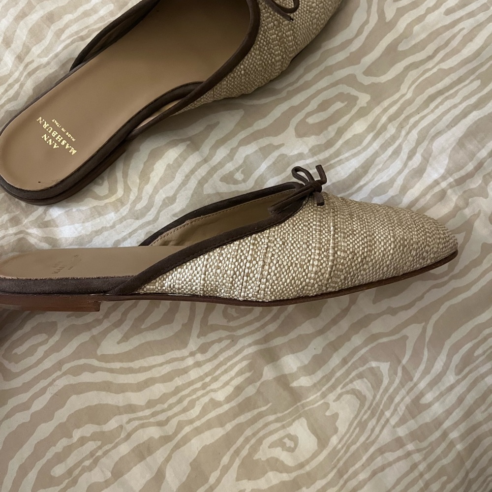 ANN MASHBURN Woven Tan Mules with Brown Trim - Picture 2 of 4